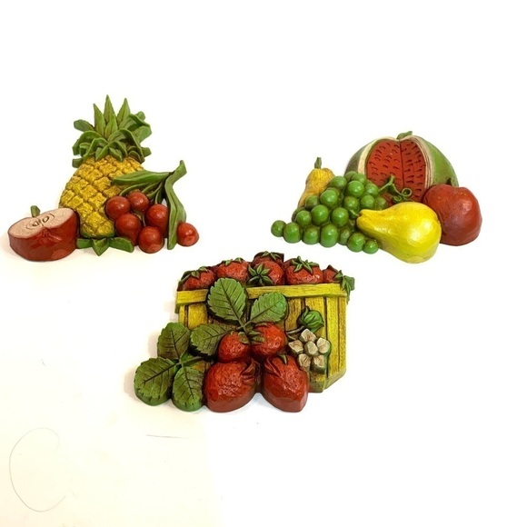 VTG 1970’s Plastic DART Industries Fruit Wall Grouping Strawberries Pineapple - Picture 1 of 9